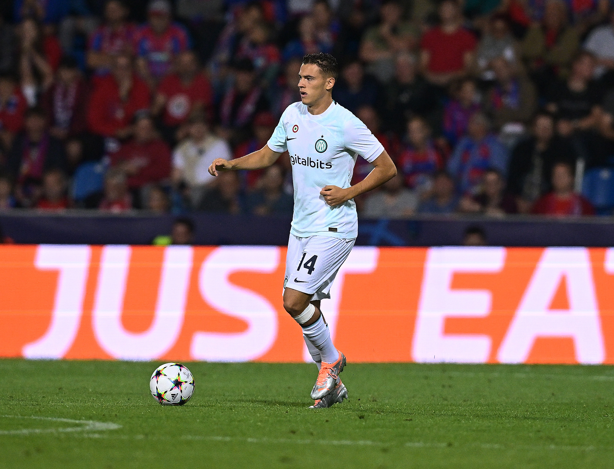 Calciomercato Inter: si complica l’uscita di Asllani, sfuma il tesoretto